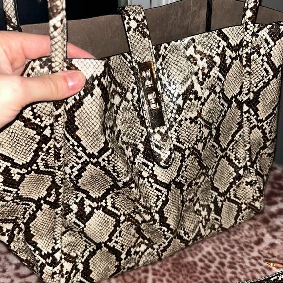 Unbillion Snake Print Tote Bag  - Black and Cream with matching zip up purse - Picture 4 of 7
